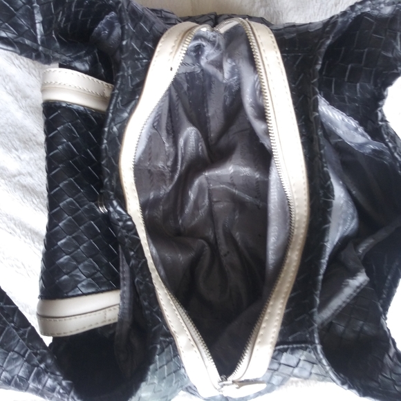 - Simplyvera Vera Wang handbag. - Picture 7 of 8